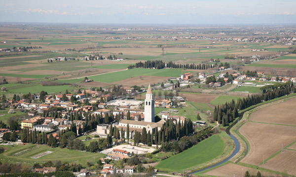 Visuale di Aquileia da sud verso nord-ovest.