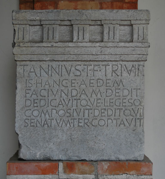 Iscrizione di T. Annius Luscus, dal foro (scavi 1995).